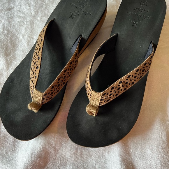 Amanda Blu Casual Brown and Black Sandals with Woven Straps - Picture 6 of 6